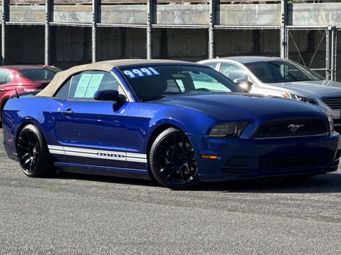 Used 2013 Ford Mustang Premium image 11