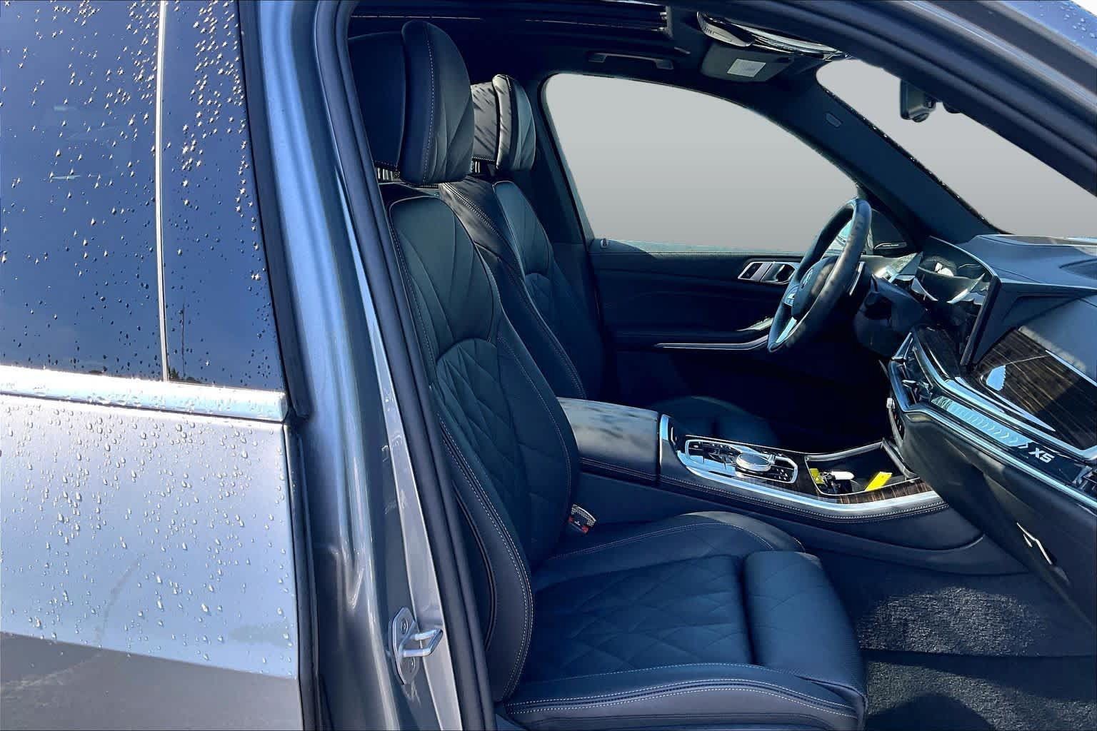 Used 2025 BMW X5 sDrive40i w/ Premium Package RWD image 9