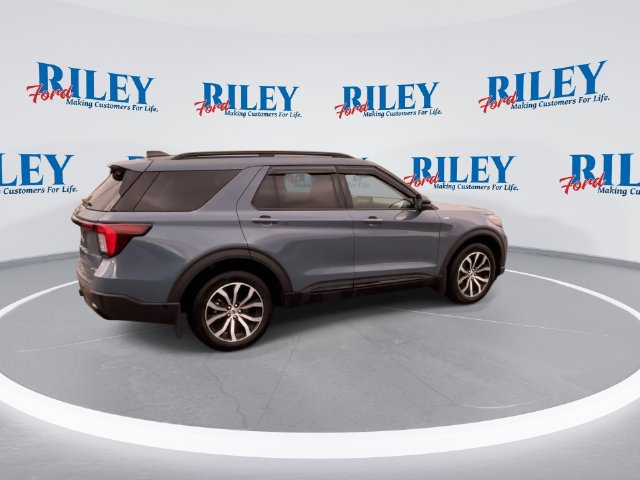 Certified 2025 Ford Explorer ST-Line AWD/4WD image 2