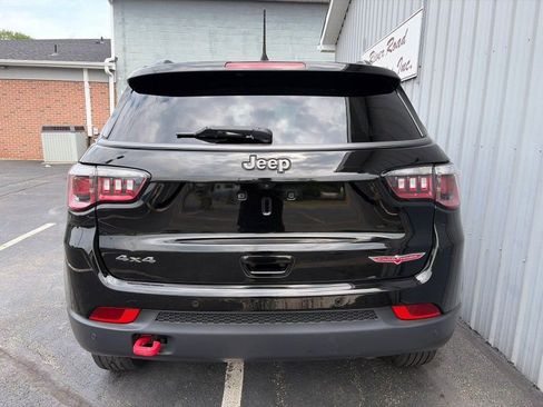 Used 2018 Jeep Compass Trailhawk w/ Leather Interior Group AWD/4WD image 9