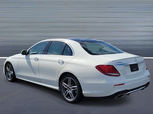 Used 2018 Mercedes-Benz E 300 image 4
