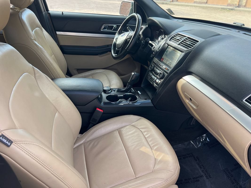 Used 2017 Ford Explorer XLT w/ Equipment Group 202A AWD/4WD image 16