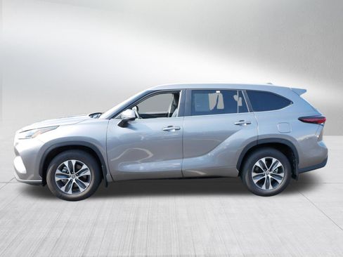 Certified 2026 Toyota Highlander XLE AWD/4WD image 4