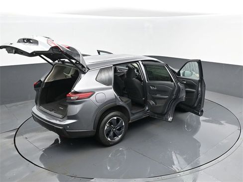 Used 2024 Nissan Rogue SV image 27