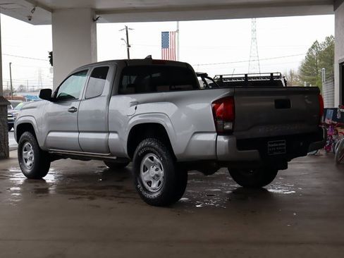 Used 2019 Toyota Tacoma SR image 3