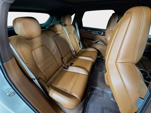 Used 2023 Porsche Cayenne S Platinum image 29