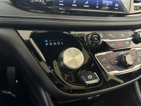 Certified 2025 Chrysler Pacifica Limited image 29