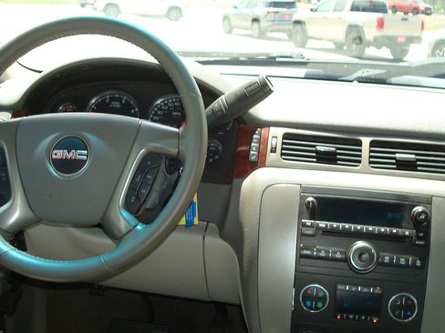 Used 2014 GMC Sierra 2500 SLT w/ SLT Convenience Package AWD/4WD image 10