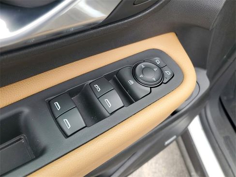 Used 2019 GMC Terrain SLT w/ Preferred Package image 9