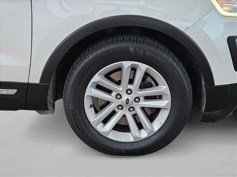 Used 2016 Ford Explorer XLT w/ Equipment Group 202A FWD image 18