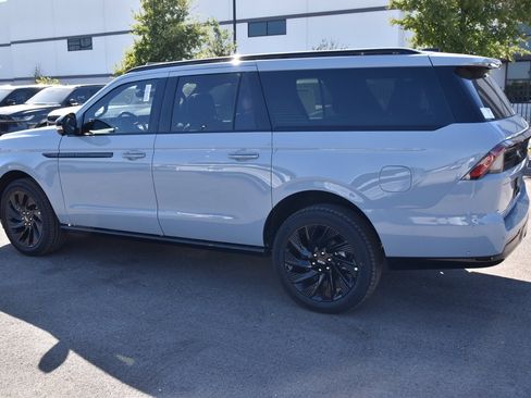 New 2025 Lincoln Navigator L Reserve w/ Jet Appearance Package image 10