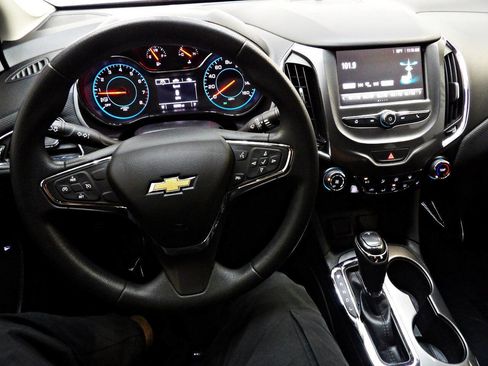 Used 2017 Chevrolet Cruze LT w/ Convenience Package image 17