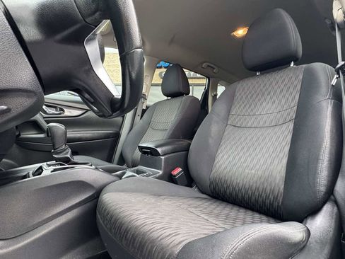 Used 2018 Nissan Rogue SV w/ Premium Package image 22