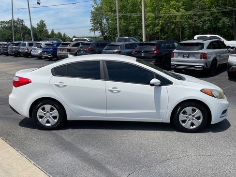 Used 2016 Kia Forte LX FWD image 2
