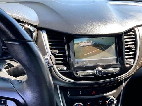 Used 2018 Chevrolet Trax LT w/ LT Convenience Package AWD/4WD image 18