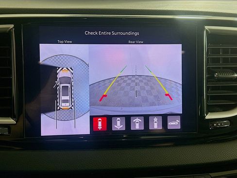 Used 2022 Chrysler Pacifica Touring-L w/ Uconnect Theater Family Group image 23