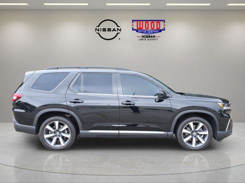 Used 2025 Honda Pilot Touring image 2