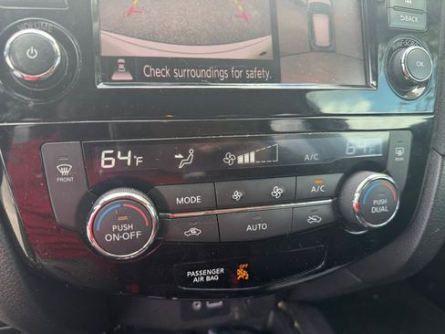 Used 2019 Nissan Rogue SV w/ Premium Package FWD image 22