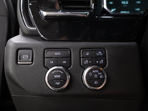Used 2024 GMC Sierra 1500 Elevation w/ Elevation Premium Package AWD/4WD image 25