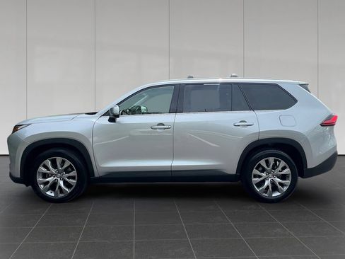 Used 2024 Toyota Grand Highlander AWD image 2