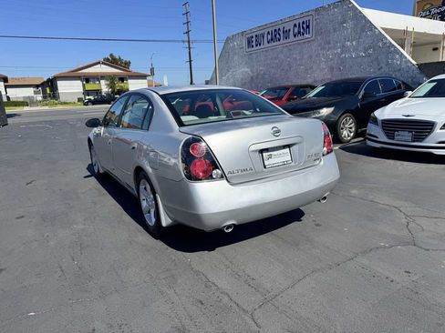 Used 2006 Nissan Altima 3.5 SE FWD image 2