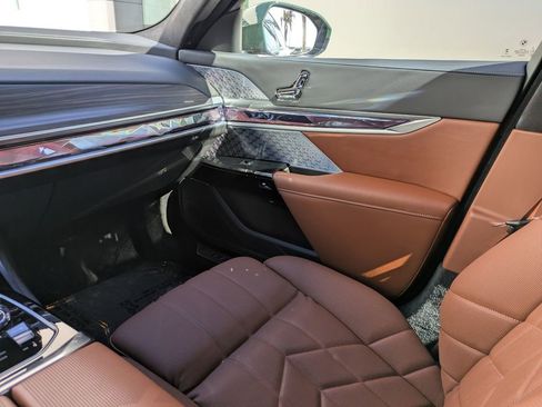 Used 2025 BMW 760i xDrive w/ Executive Package image 16