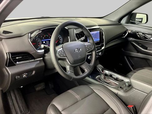 Used 2023 Chevrolet Traverse RS FWD image 17
