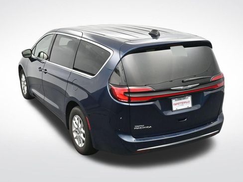 Used 2025 Chrysler Pacifica Select image 27