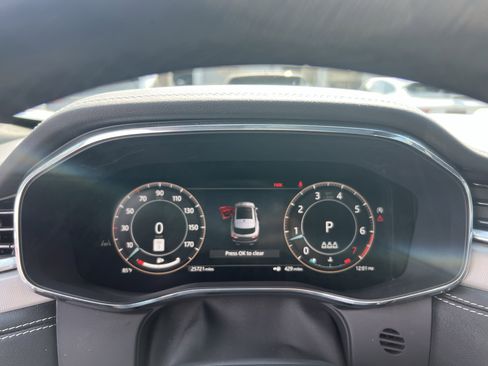 Certified 2025 Jaguar F-PACE R-Dynamic S image 21