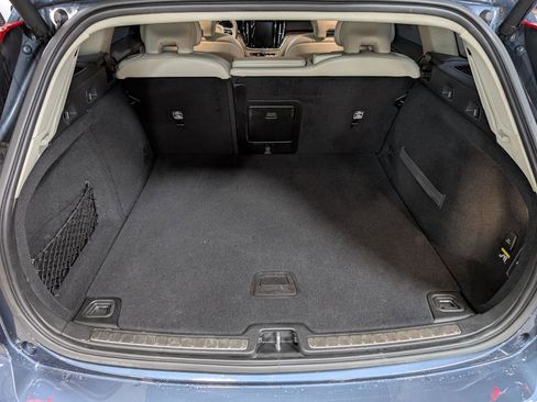 Used 2019 Volvo V60 T6 Inscription image 15