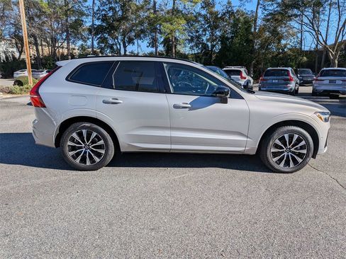 Certified 2025 Volvo XC60 B5 Plus image 3