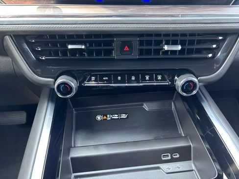 Used 2025 Chevrolet Suburban Premier AWD/4WD image 25