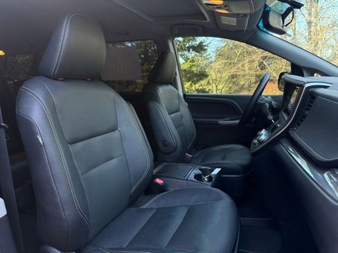 Used 2015 Toyota Sienna SE w/ SE Preferred Package image 21