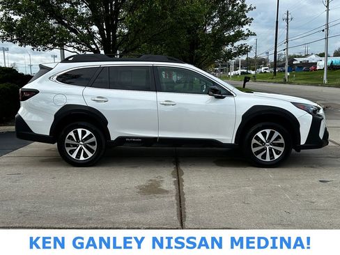 Used 2024 Subaru Outback Premium AWD/4WD image 2