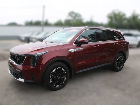 Certified 2025 Kia Sorento S FWD image 14