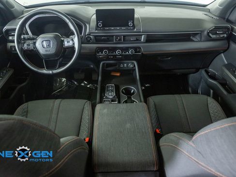 Used 2025 Honda Pilot Sport image 27