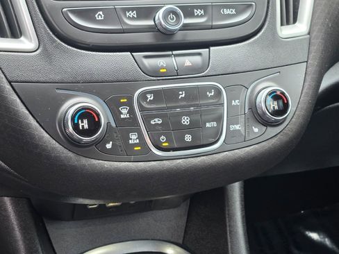 Used 2022 Chevrolet Malibu LT image 23