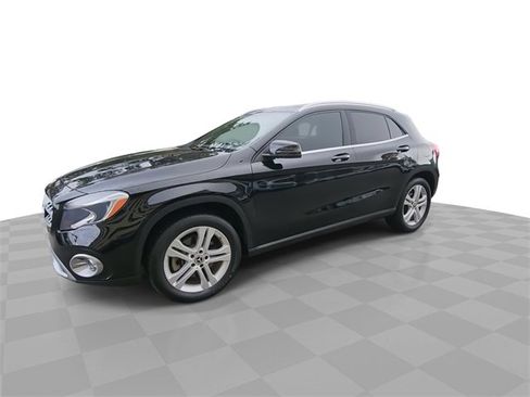 Used 2018 Mercedes-Benz GLA 250 4MATIC image 4