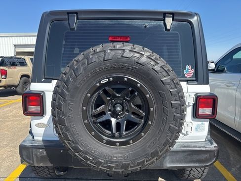 Used 2018 Jeep Wrangler Unlimited Sport image 4