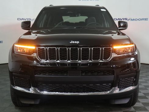 New 2025 Jeep Grand Cherokee L Laredo image 13