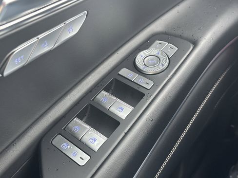 Used 2024 Genesis GV80 2.5T image 32