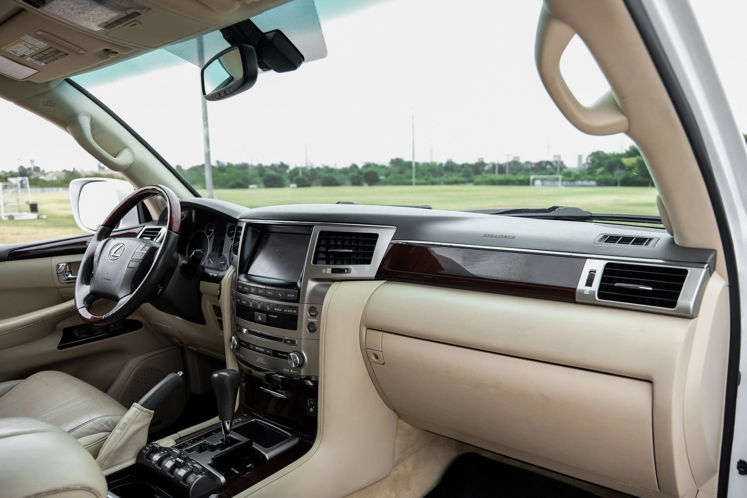 Used 2013 Lexus LX 570 4WD w/ Luxury Pkg image 16