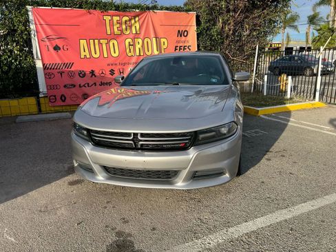 Used 2015 Dodge Charger SE image 2