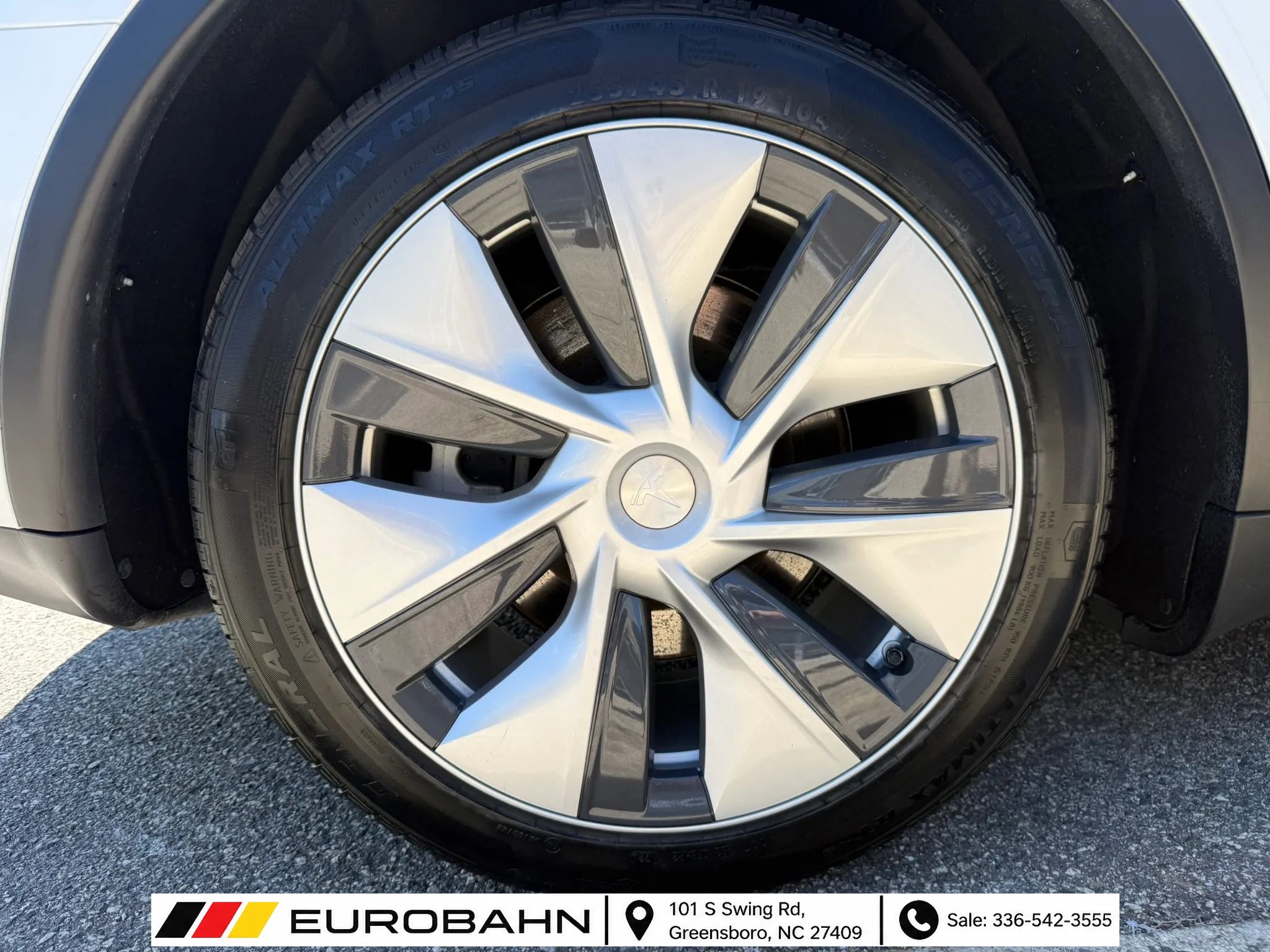 Used 2022 Tesla Model Y Long Range AWD/4WD image 28