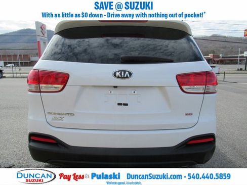 Used 2017 Kia Sorento LX image 6