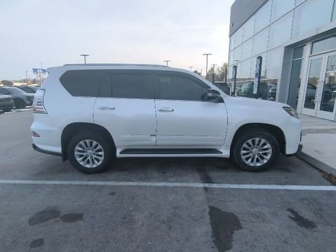 Used 2016 Lexus GX 460 460 w/ Premium Package image 3