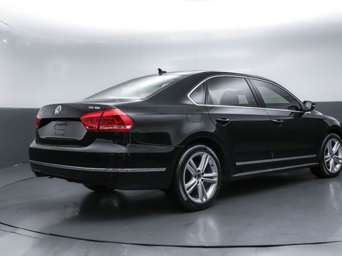 Used 2013 Volkswagen Passat TDI SEL Premium image 23