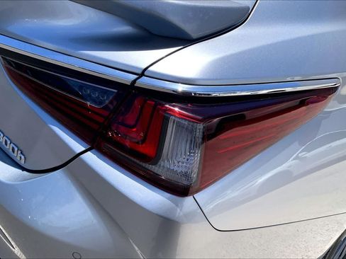 Used 2023 Lexus ES 300h w/ Premium Package FWD image 32