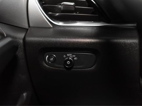 Used 2020 Chevrolet Traverse LS AWD/4WD image 18