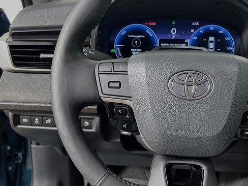 Used 2025 Toyota Camry XLE w/ Premium Plus Package FWD image 19
